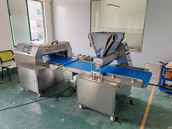 Swiss Cake Creaming And Rolling Machine high quality